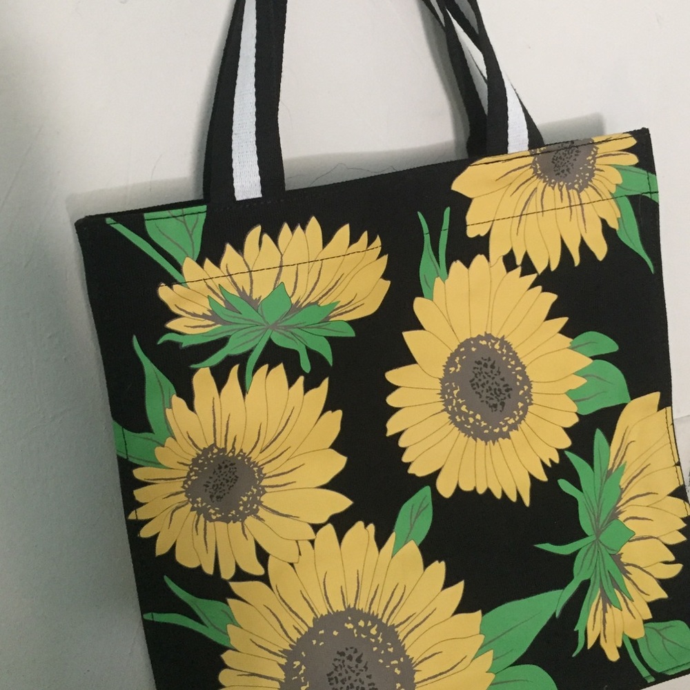 Barney’s New York Canvas Tote $198 MSRP (V Bradley for Exposure) Price is Firm - Picture 3 of 11